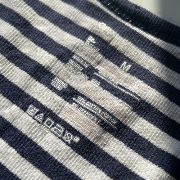 Stripped Gap tank top Size Medium - Picture 2 of 2